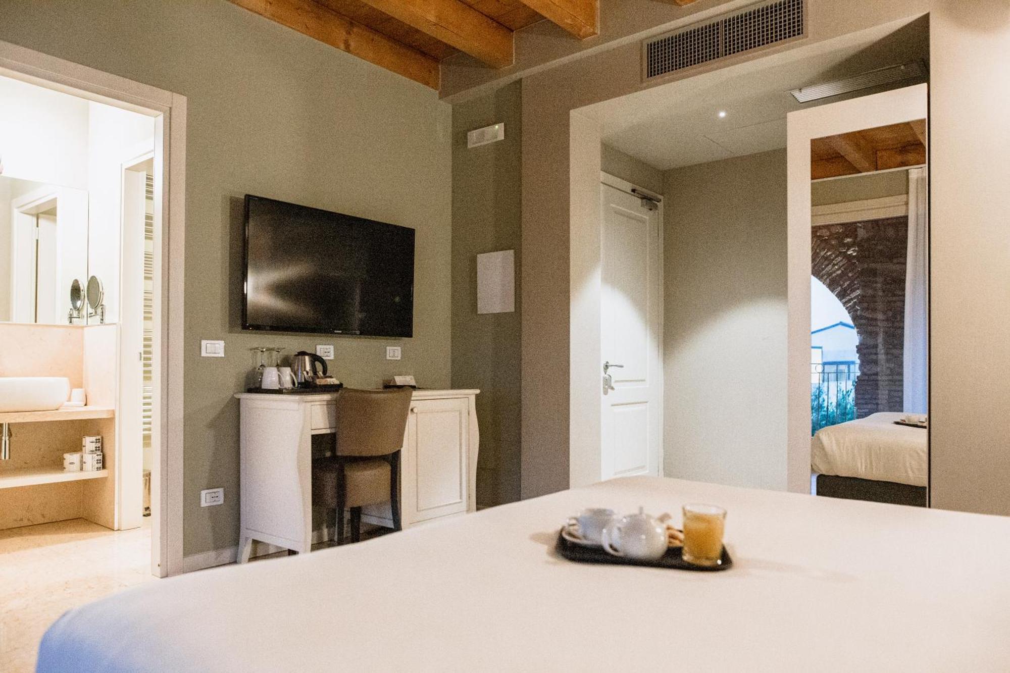 Le Greghe Suites Lazise Bagian luar foto