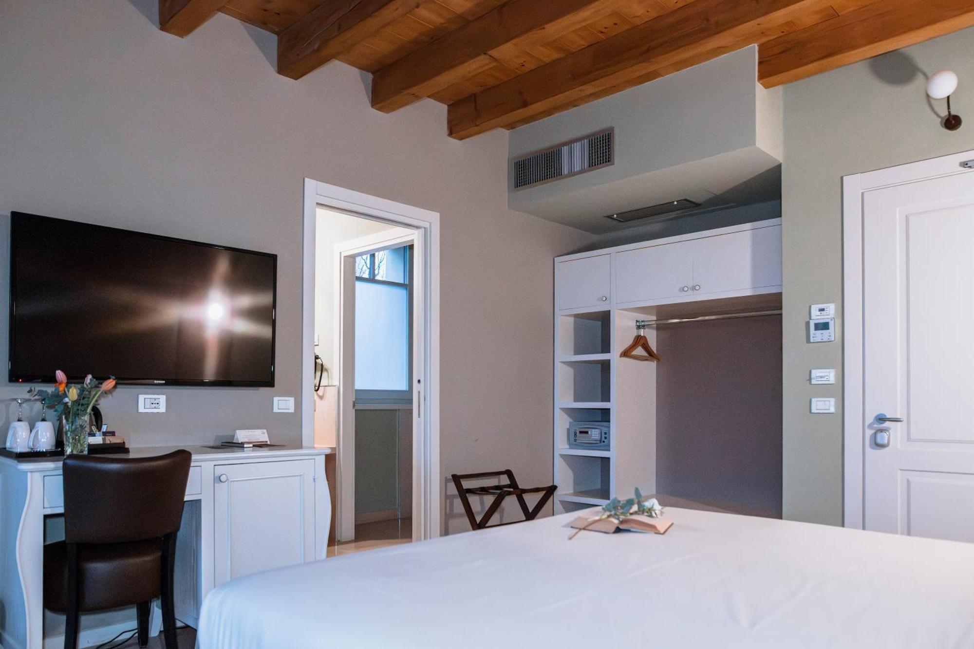 Le Greghe Suites Lazise Bagian luar foto